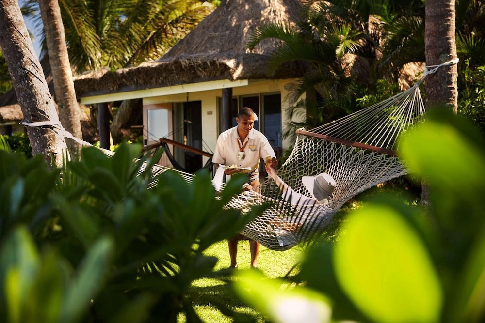 Outrigger Fiji Beach Resort 4