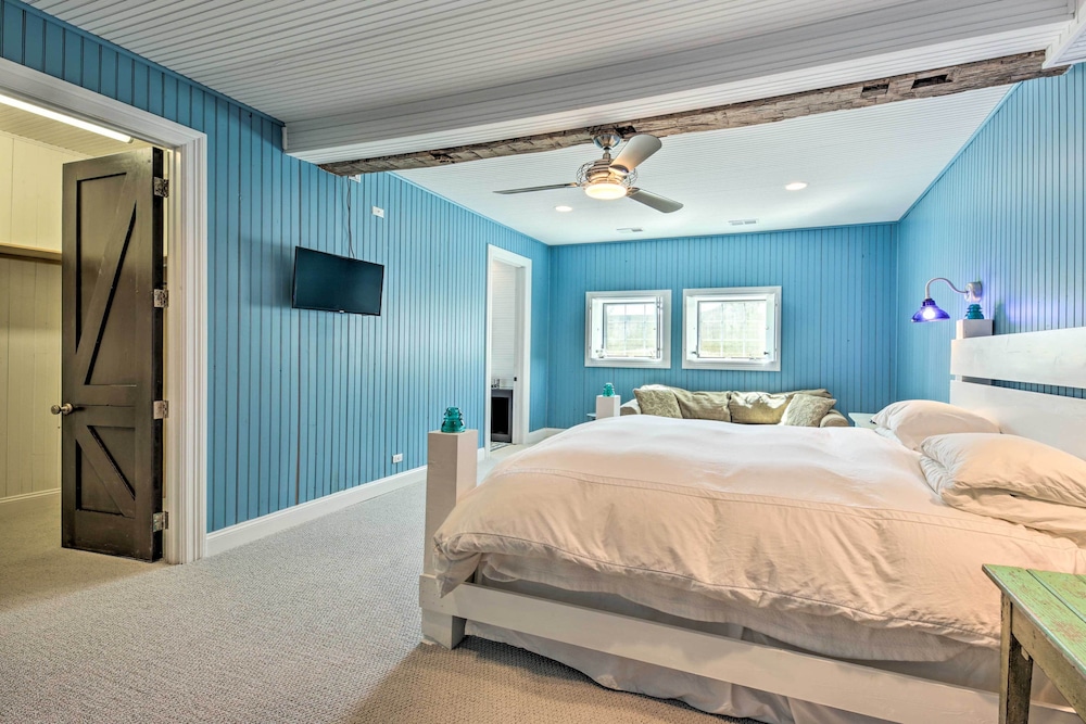 Luxe Barndominium w/ Home Gym, Theater, & More! view 2