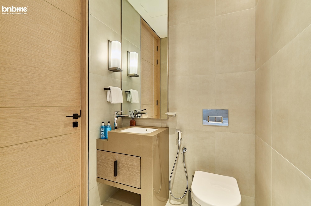 Private Beach in a Bnbme Designer Apartment