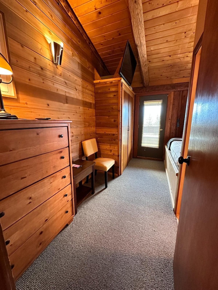 New Denver Lodge 6