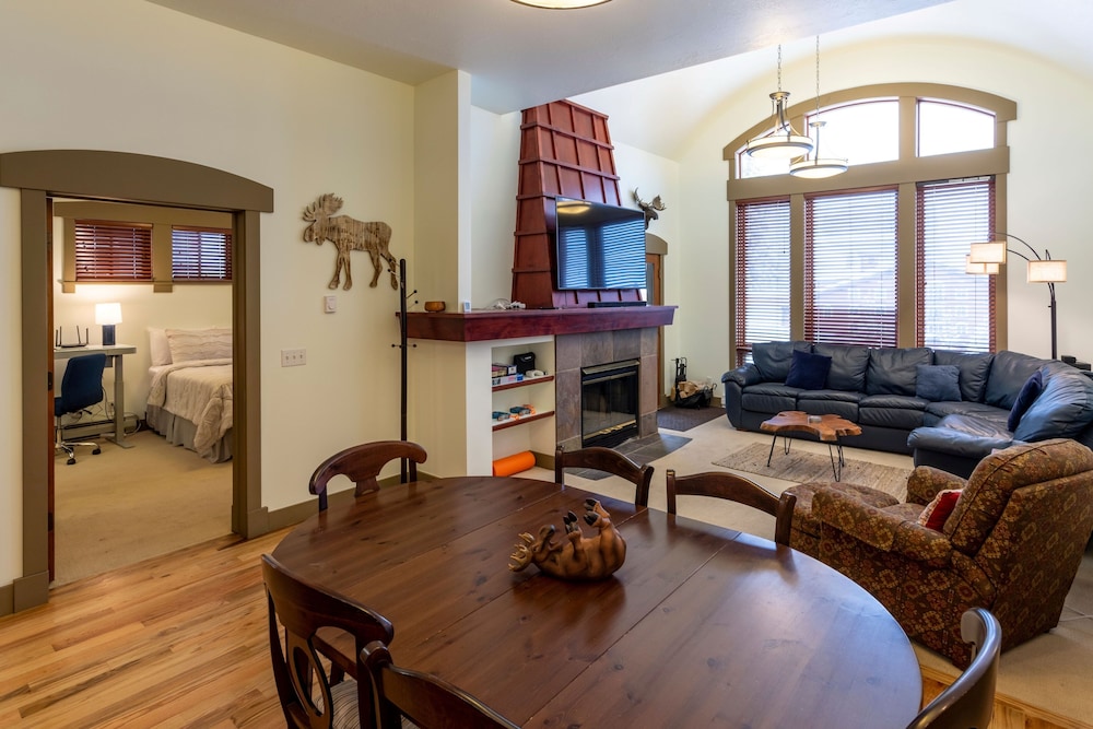 7301- Three Bedroom Deluxe Crossings Townhomes 3 Townhouse