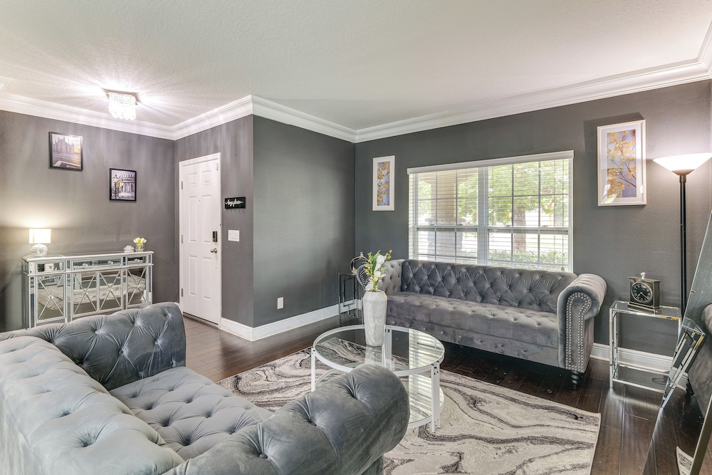 Sleek Family Home Near Orlando Theme Parks