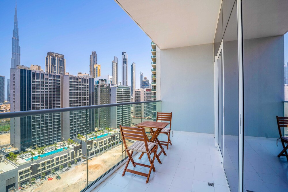HEART OF BUSINESS BAY BURJ KHALIFA VIEW