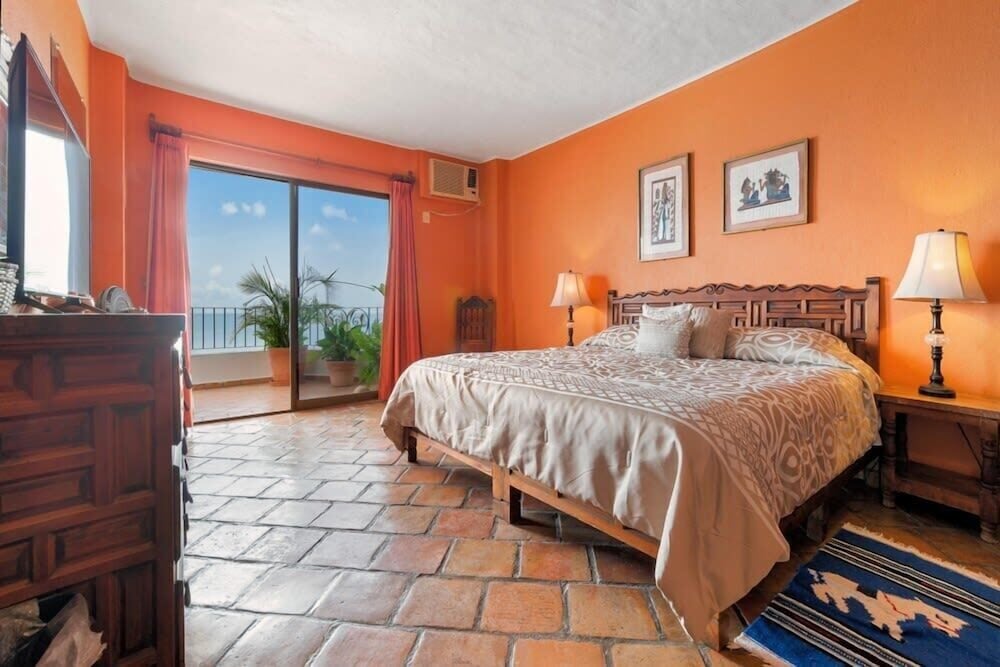 Ocean View 2Br Condo-balcony-beach-pool 710