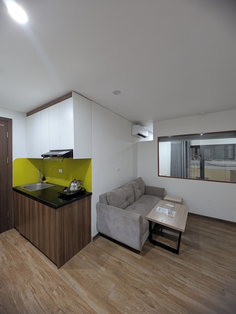 Era Apartment Lac Long Quan