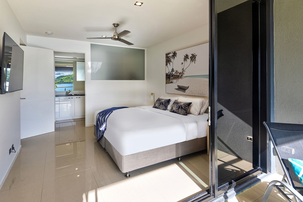 Villa 2 The Edge Oceanfront Deluxe 4 Bedroom Near Marina With Golf Buggy