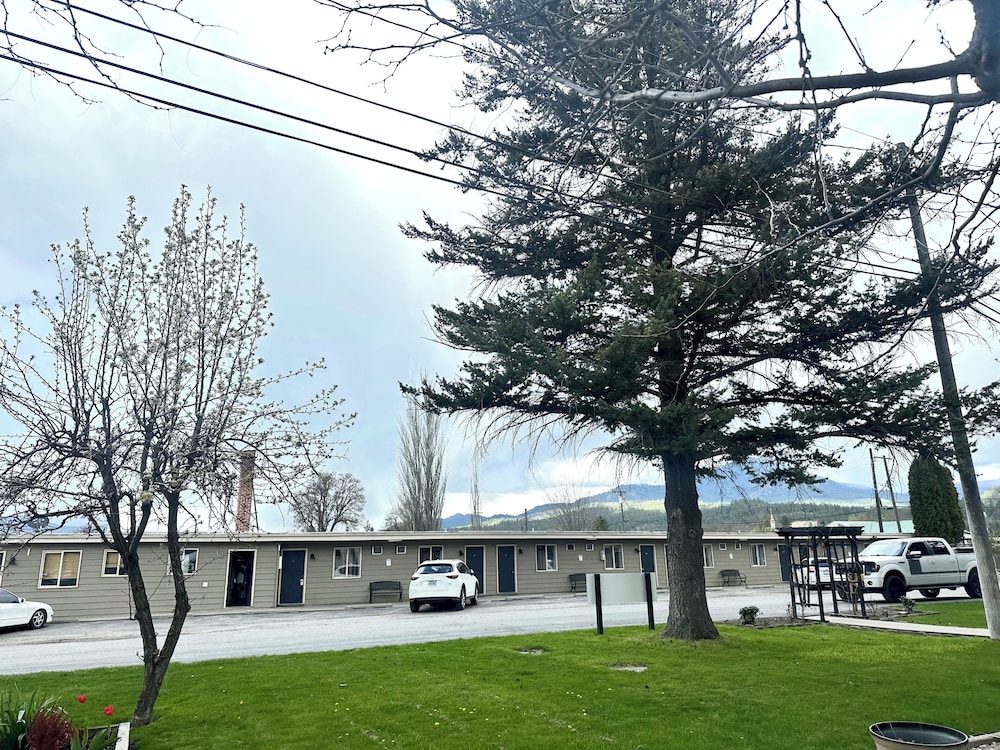 Chewelah Motel and RV Park
