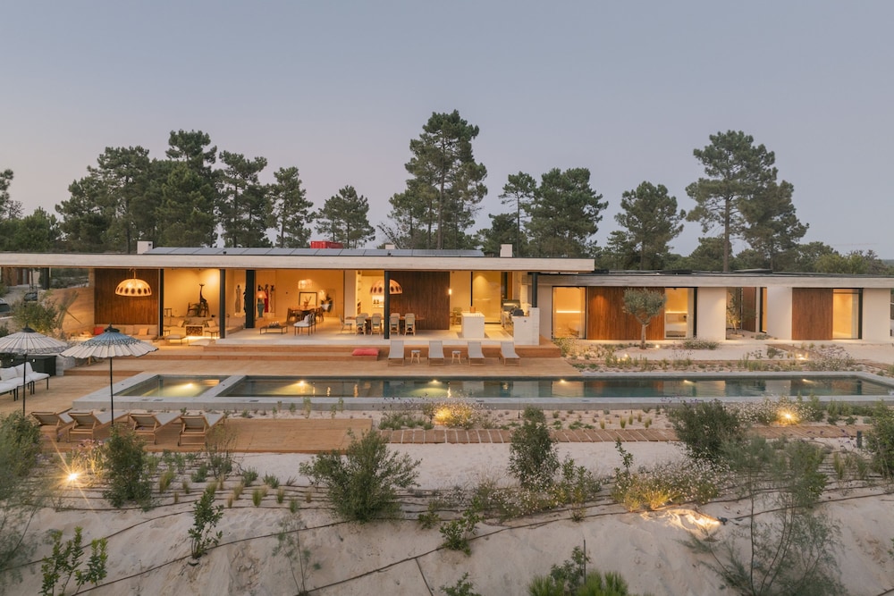CL M Villa Retreat by Cadenzalux