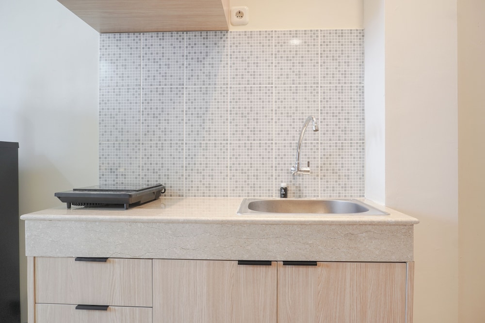 Cozy Studio At 32Th Floor Evenciio Margonda Apartment