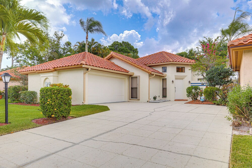 8 Mi to Stuart Beach: Home w/ Pool Access!