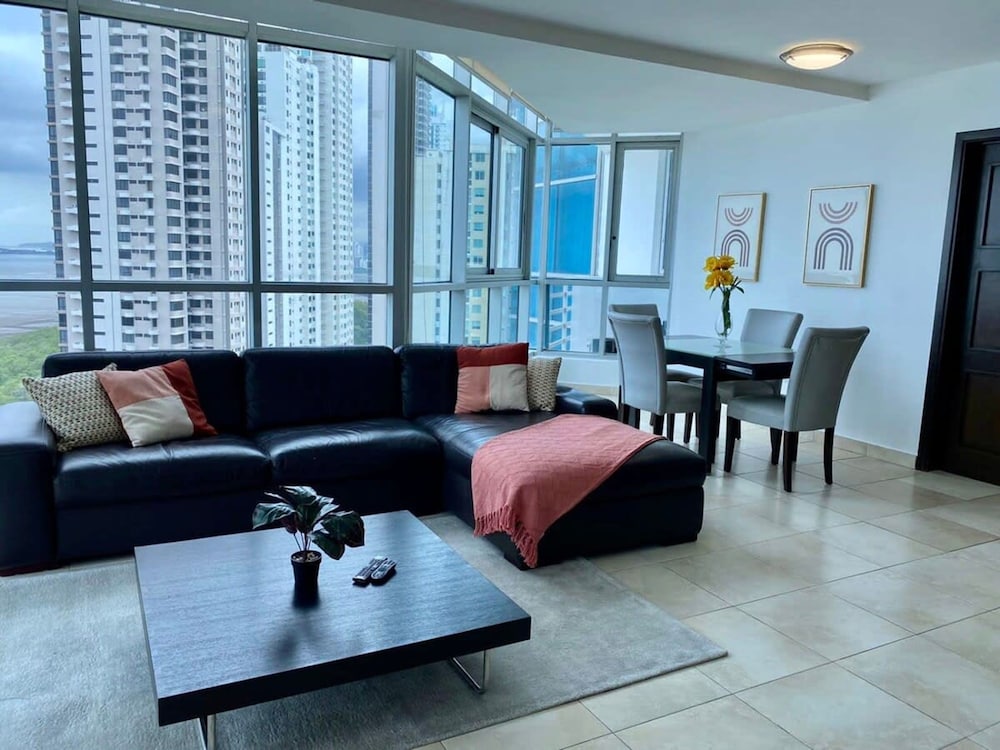 Mar Rojo I 2 Bedroom in Costa del Este