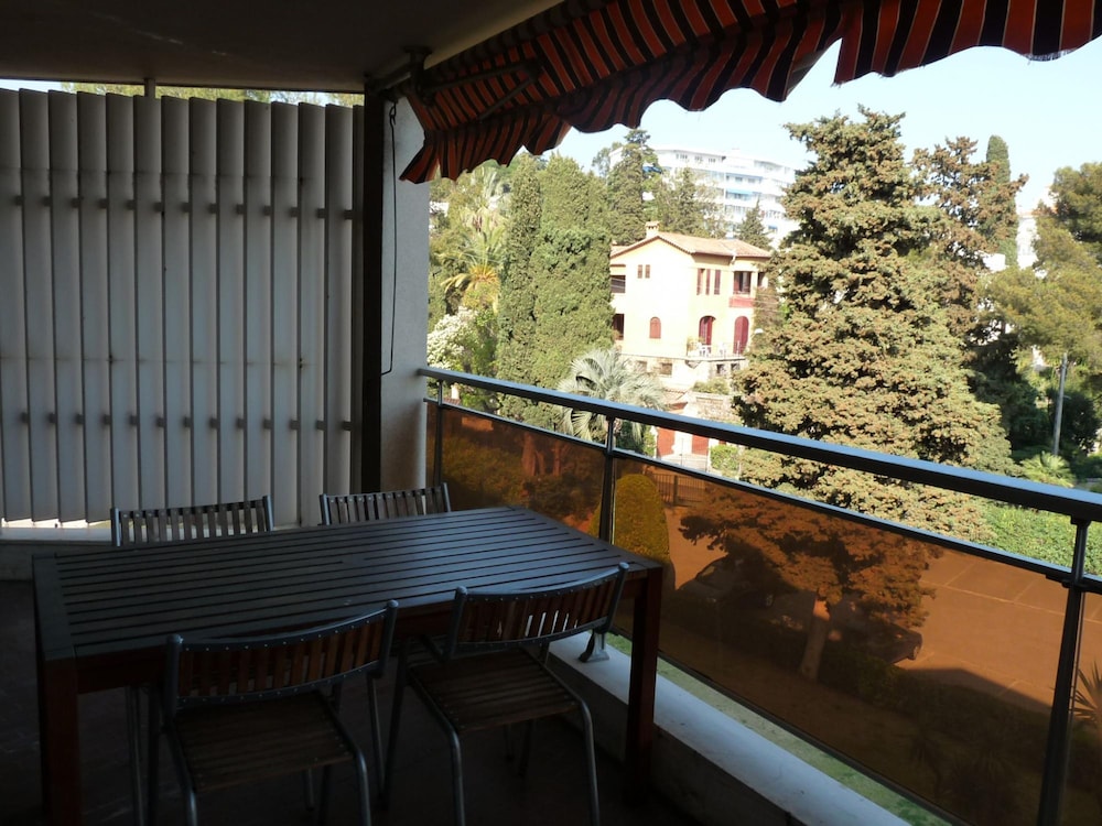 Two Bedroom Apartment Near the Beach in Cannes Terrace and Aircon - 814