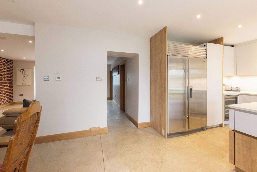 Spacious 4-bed Near City Sea
