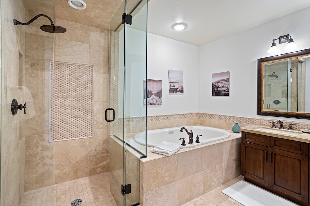 Arrowleaf Lodge at Deer Valley Resort - Three Bedroom Residence #203 3 Condo