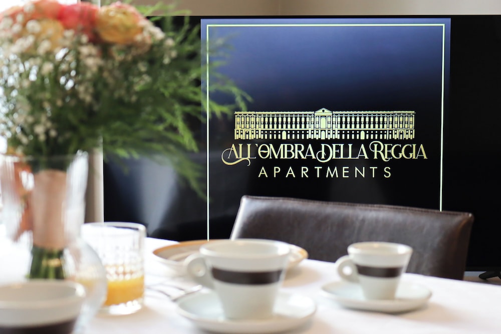 All'Ombra Della Reggia