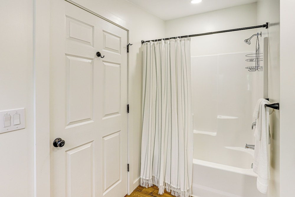 On-site Pond & Creek: Serene Cabin by Caesars Head