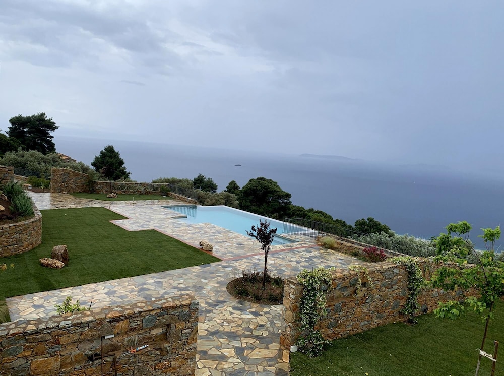 Rodon Luxury Villas Eos view 4