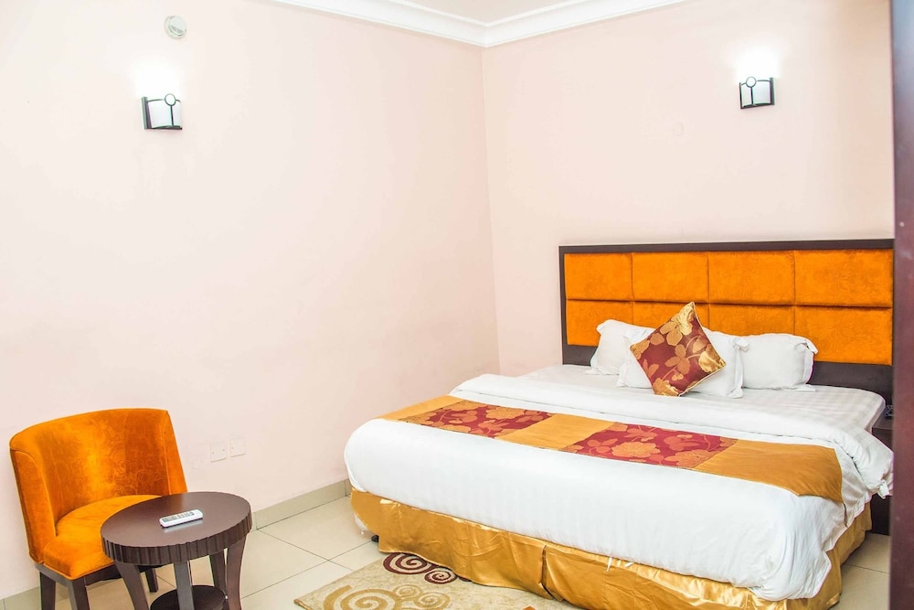 Royal Crest Hotel & Suites