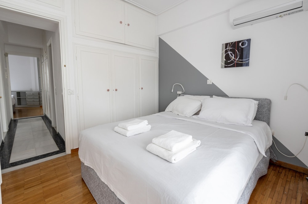 Massive 2-apartment Combo Unbeatable Acropolis Views Sleeps 9