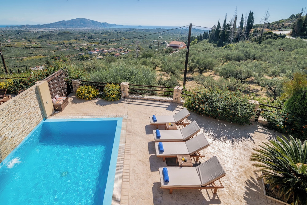 Amorosa Villas