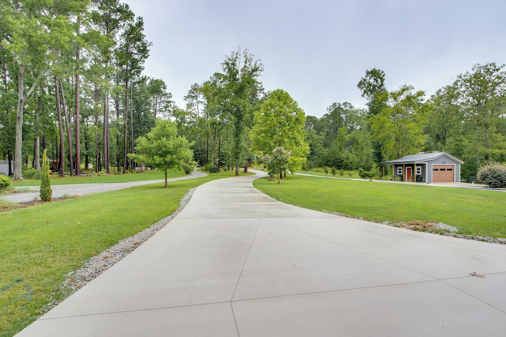 Lakefront Home w/ Hot Tub & Dock in Cross Hill!