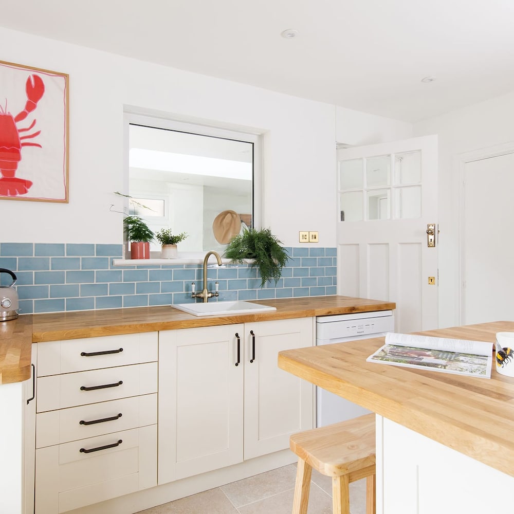 Newly Renovated Cottage 150m From Waterfront view 2