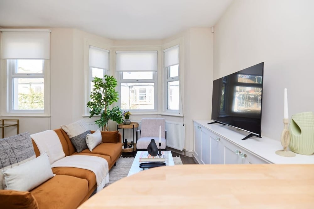 The Kilburn Crib - Stunning 3bdr Flat