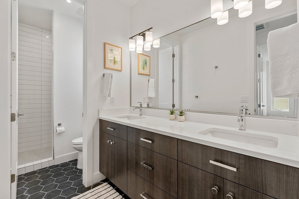 Olympic Escapes Gold 6 Bedroom Townhouse
