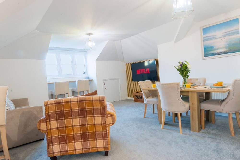 Elegant 2BR Broadstairs Coastal Escape by Adliv