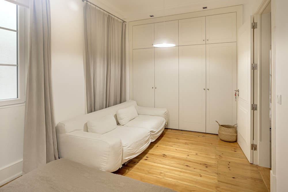 Grand Central Apartment by Homing
