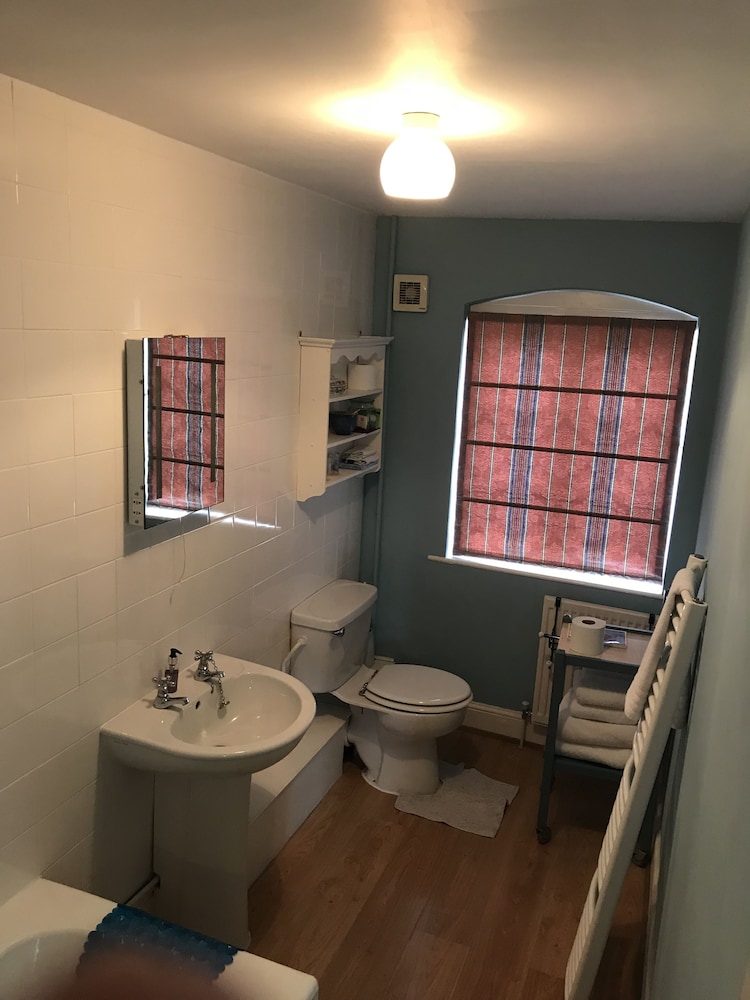 Lower Buckton Country House - Sleeps 12