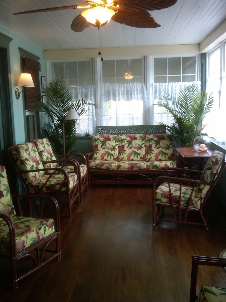 Pleasantville Vacations - Island Guest House BB - Property Image 4