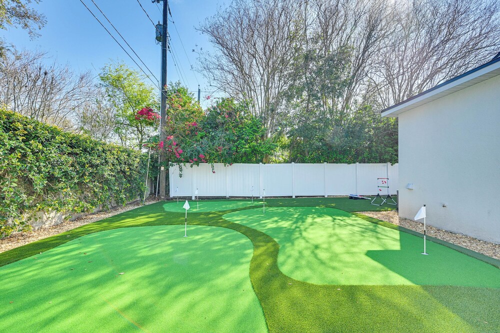 Modern Lakeland Golf Retreat w/ Putting Green