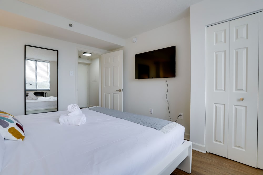 Modern apartment in the center Pentagon view 5