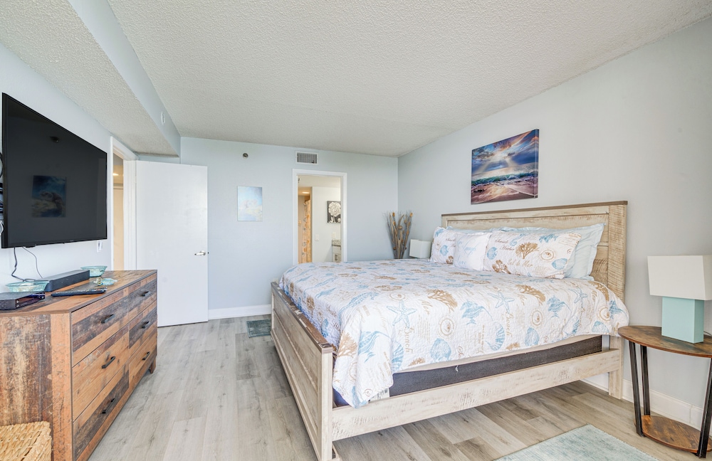 Gulf-view Condo in Hudson: Perfect for Snowbirds!