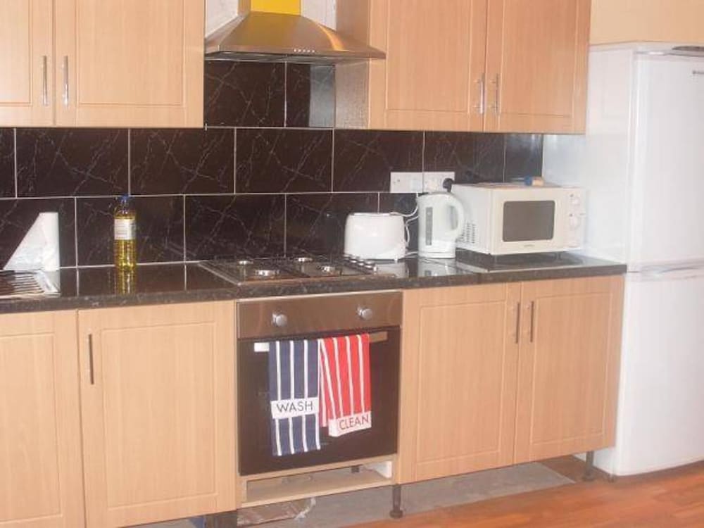 Bradford 2-bedroom Home - Sleeps 4 - Free Parking