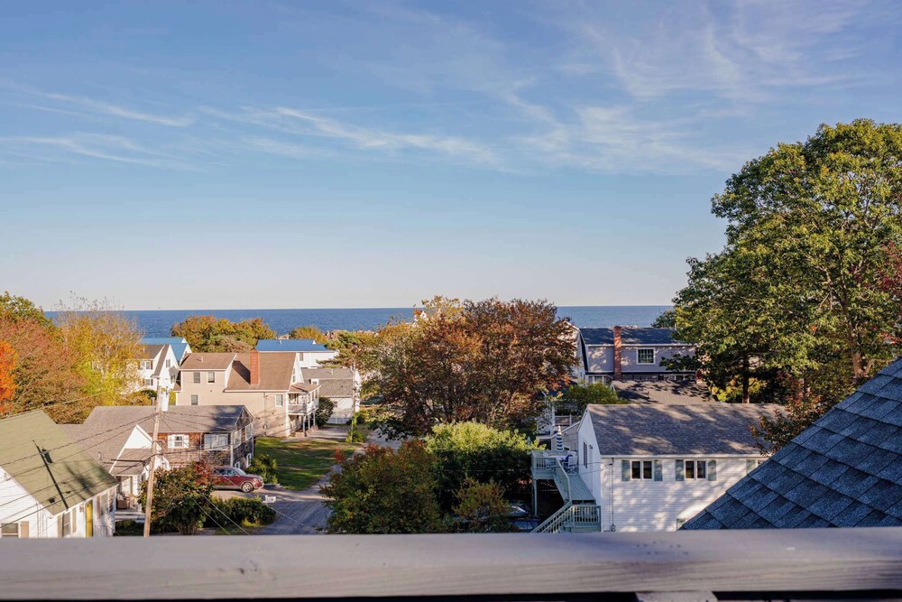 Nubble View Home for 10