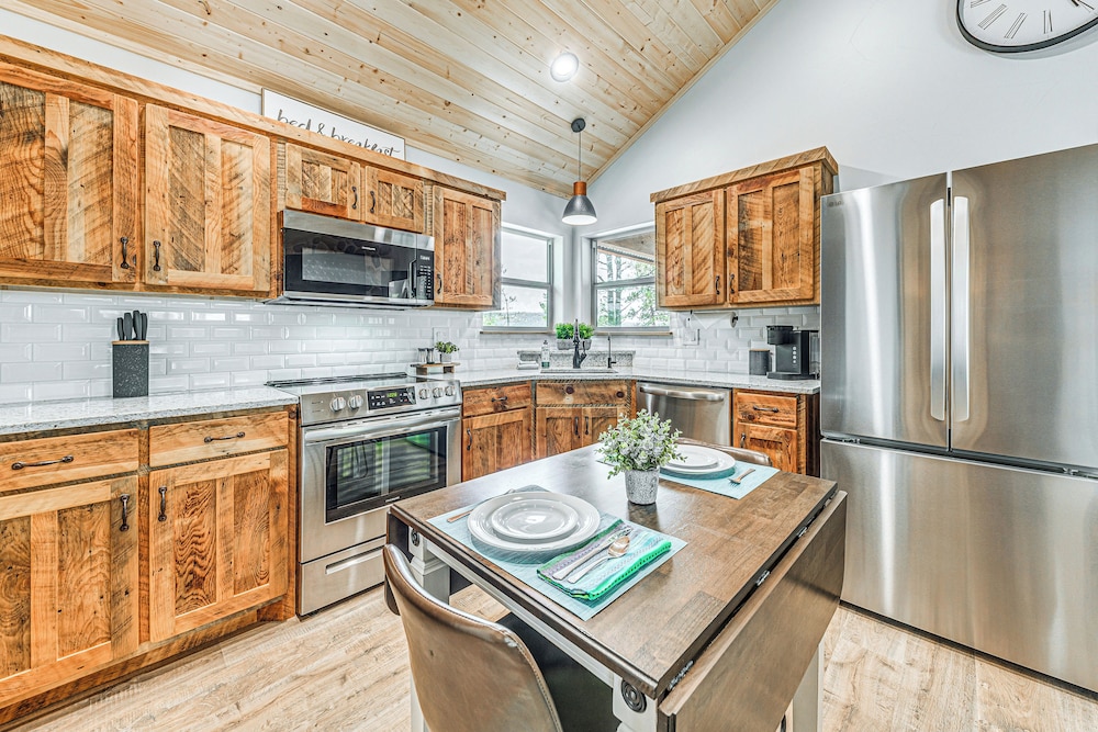 Walkable Location & Scenic Views: Ruidoso Cabin!
