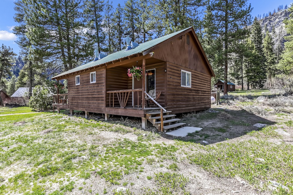 Sawtooth Lodge