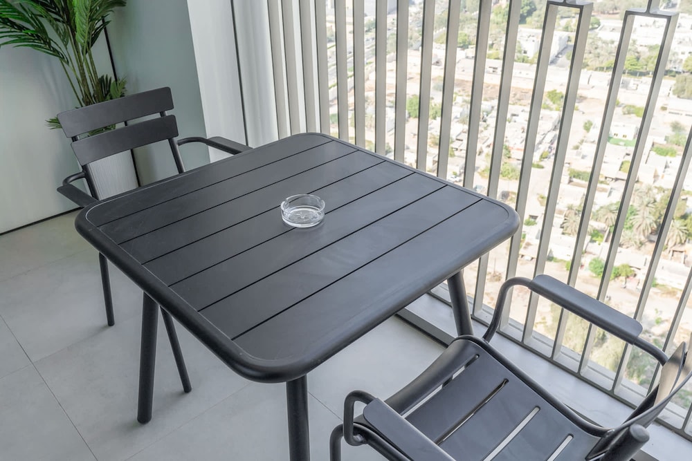 Modern 1-bedroom Apartment Perfect for Family in Downtown With Skyline Views