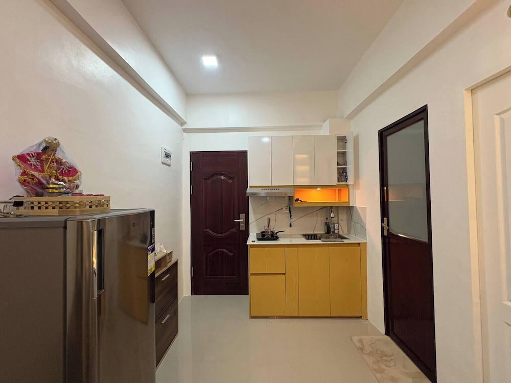 Near Mactan International Airport Condo With Private Entrance and Shared Pool