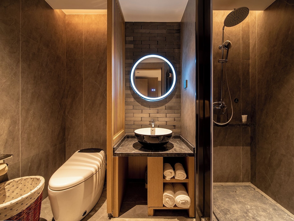 Trendy Romantic Hotel Guangzhou Panyu Qiaonan Aoyuan Plaza Branch - Free Deliver Service to Canton Fair Complex During Canton Fair Period
