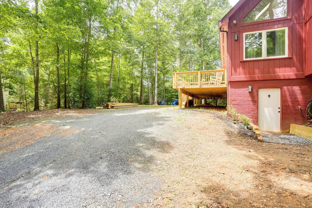 Pet-friendly Lake Monticello Home w/ Perks!
