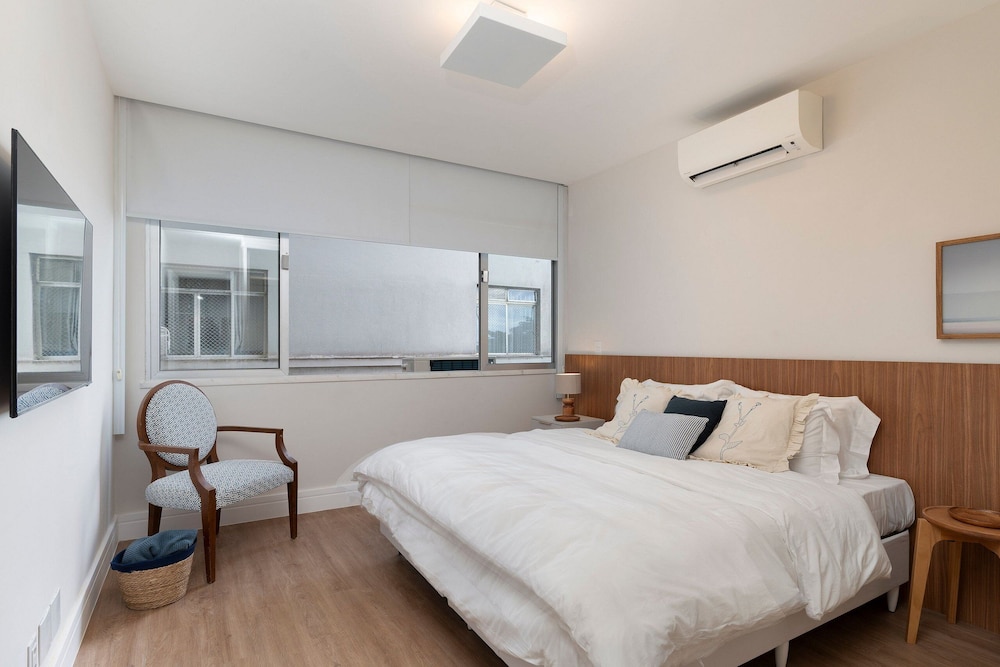 Copacabana – Av. Atlântica | 4 quartos, Vista Mar, 1 min praia de Copacabana - por Casapē Rio