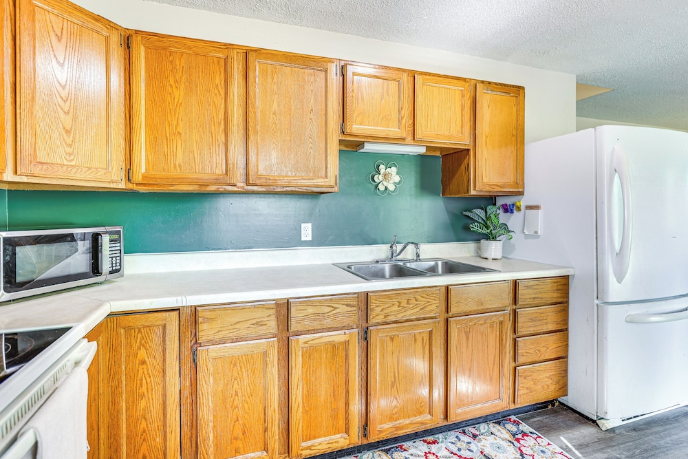 Hunt & Fish: Peaceful Country Escape in Chapman!
