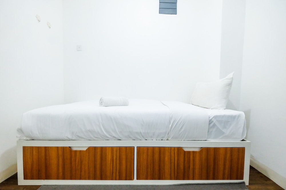 Modern And Comfy 3BR Bassura City Apartment, Jakarta - 11