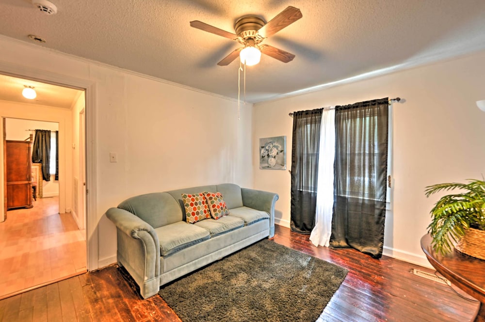 Blounts Creek House w/ Yard - Pets Welcome!
