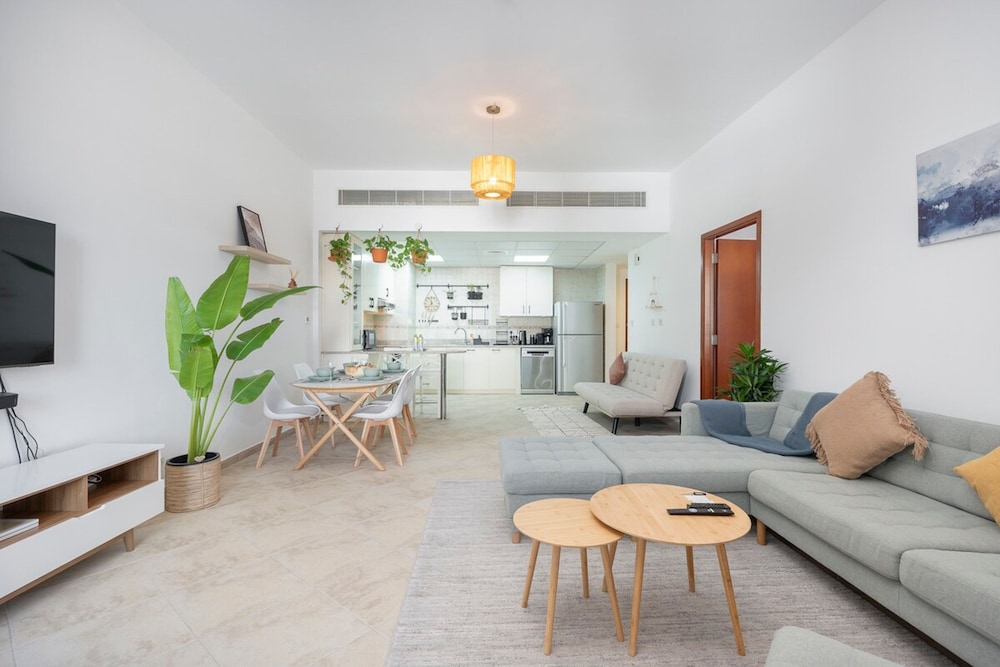 Cozy 1-bedroom Apartment for 5 in Motor City