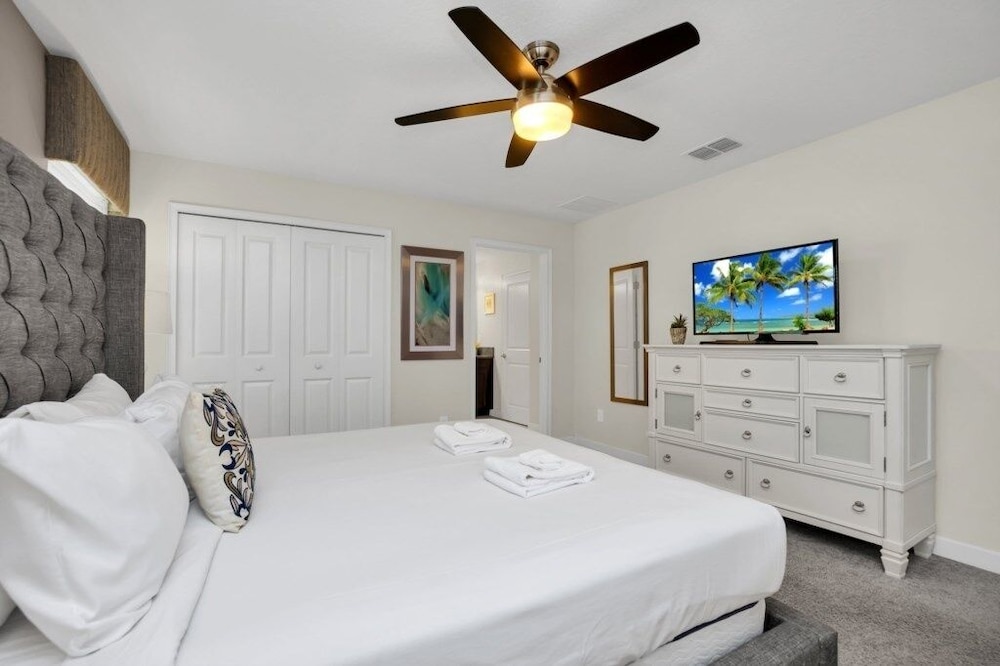 4804crusoe 4 Bedroom Townhouse view 3