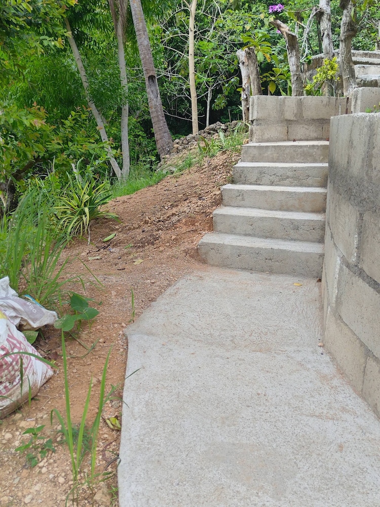 Siquijor Overlooking House 100 Meters Before Cambugahay Falls
